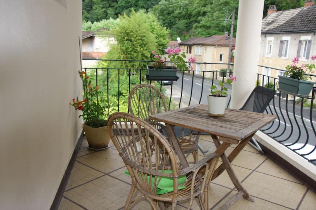 Appartement Chaleureux Avec Parking Gratuit Sarlat-la-Canéda Exterior foto